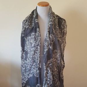 NWOT Mexx 100% Wool Grey and White Floral Scarf